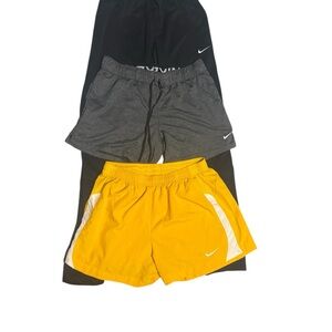 Nike Bundle-Shorts and Joggers